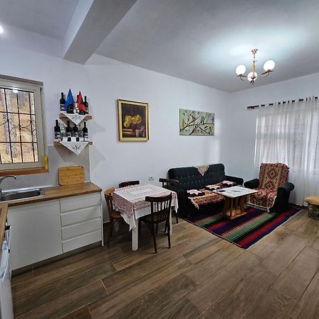 Bujtinat Skenderi Gjinar 2 Villa Eksteriør bilde